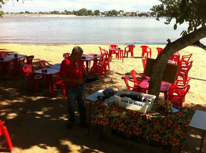 A praia em frente (Ps: Meu pai trabalhando lá nessa época)