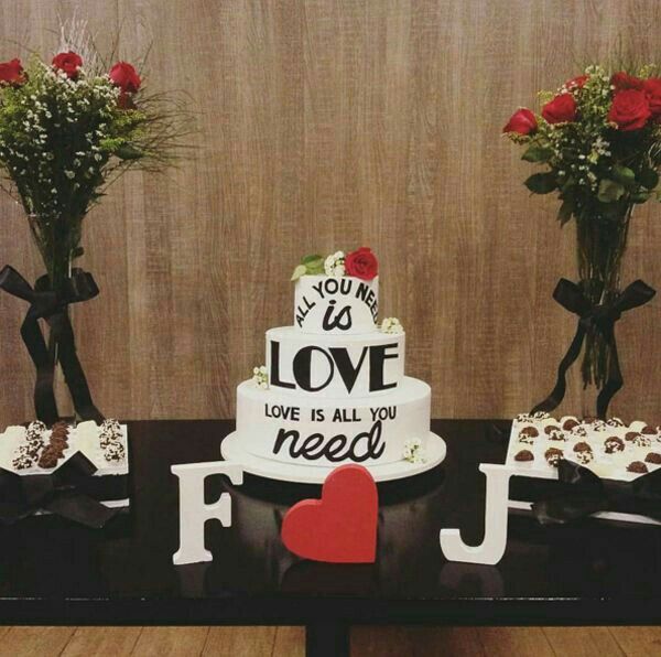 Casamento no civil e recepção aos familiares rustico em tom amarelo 12
