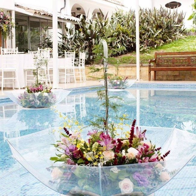 Decoração da piscina no espaço da festa 10