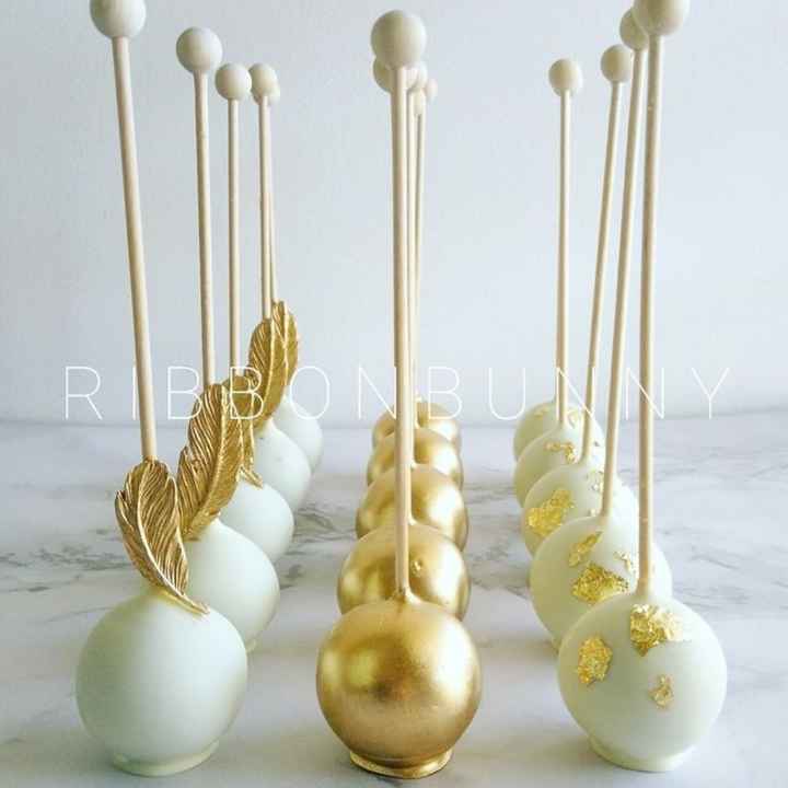 O que acha de incluir cakes pops na mesa de doces do seu casamento? - 2