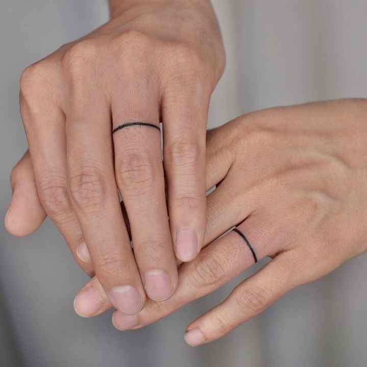 o que acham de tatuagem no dedo para substituir aliança de casamento? - 1