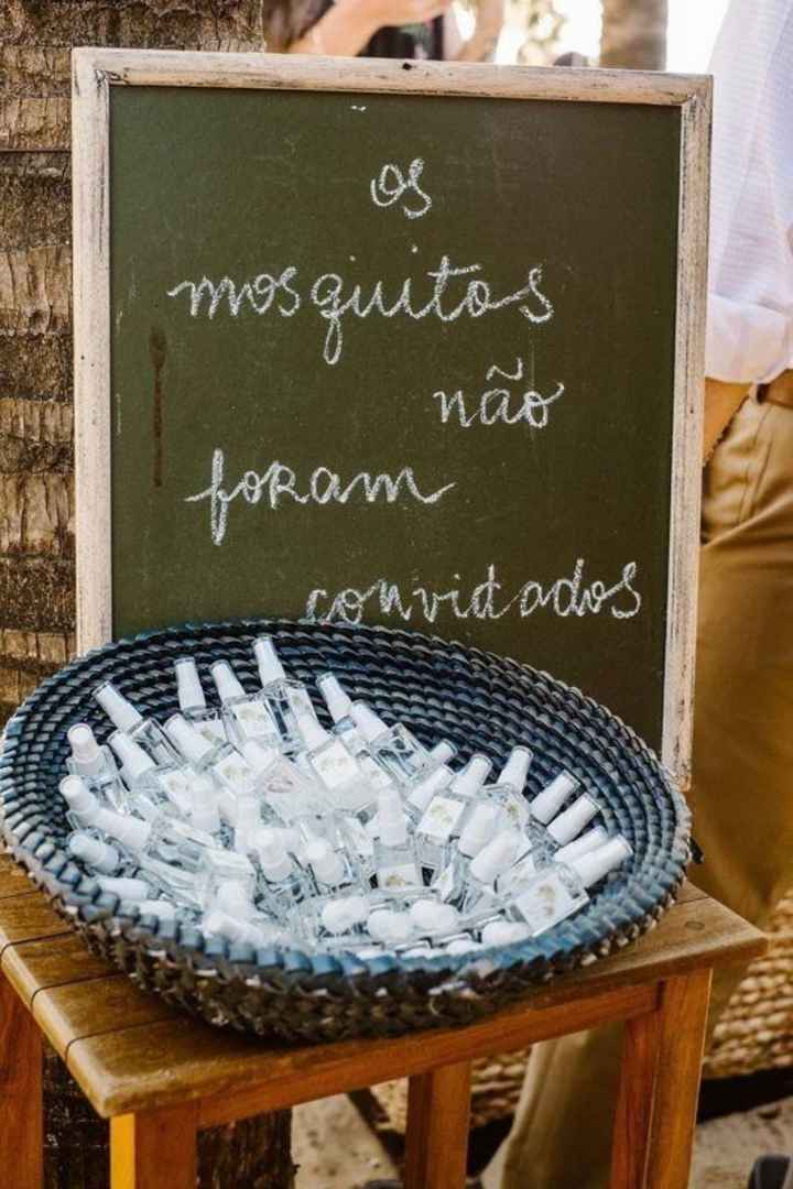 Chuva e insetos em casamento ao ar livre - 2