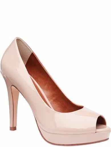 Peep toe em verniz nude