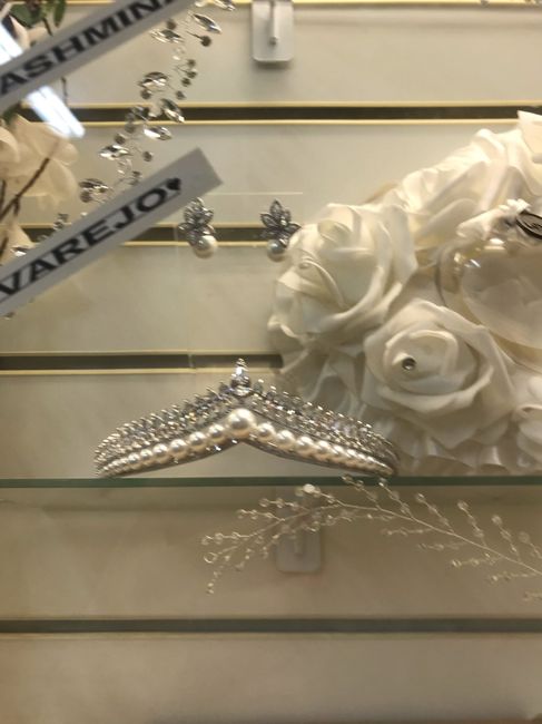 Tiaras, coroas e adereços na cabeça no dia c 👰🏼 2