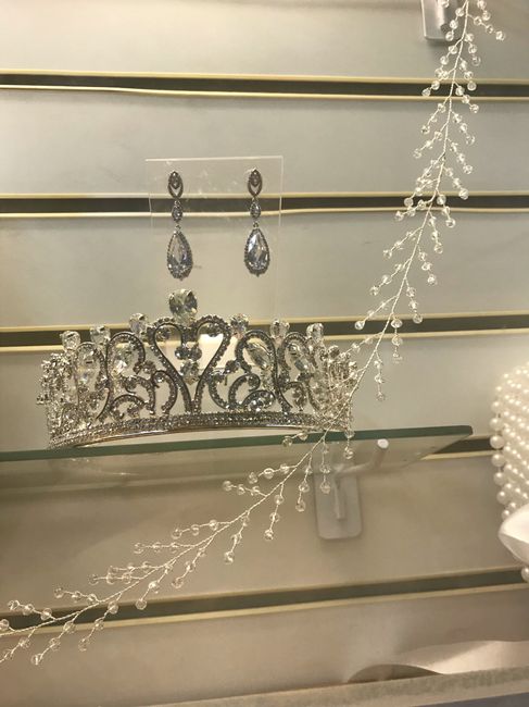 Tiaras, coroas e adereços na cabeça no dia c 👰🏼 3