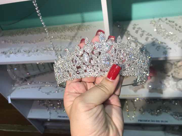 Tiaras, coroas e adereços na cabeça no dia c 👰🏼 - 1