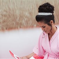 O meu foi preso com uns cachinhos solto ao lado 