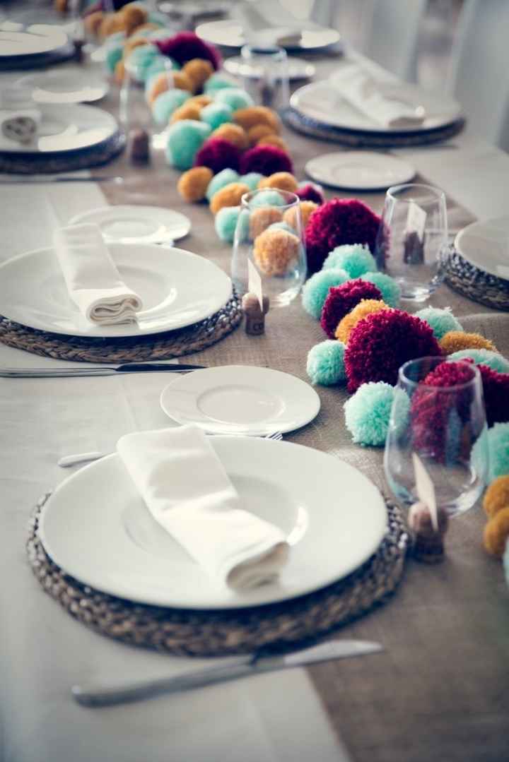 mesa com bola de flor