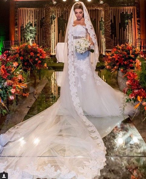 Amei esse véu, muito divo o vestido lindo