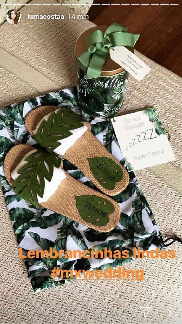 Sandália exclusiva e linda, super delicada.