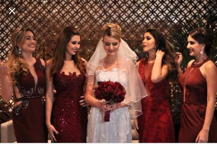 Qual vestido ideal para casamento a noite para madrinhas? - 2