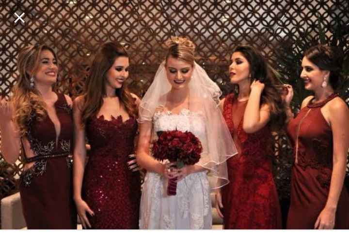 Qual vestido ideal para casamento a noite para madrinhas? - 2