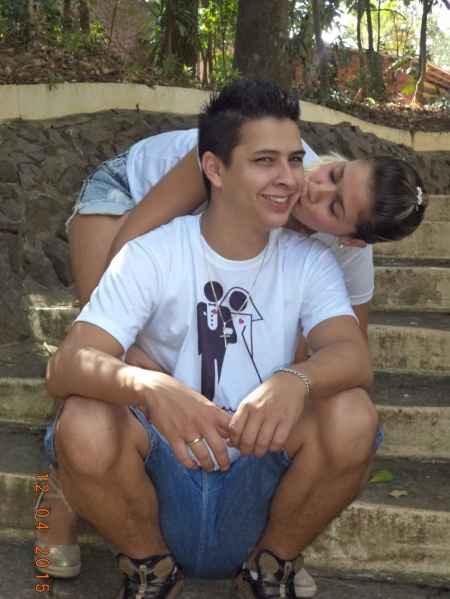 Beijando Ele