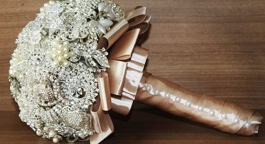 O que vocês acham dos buquês de broches?? - 5