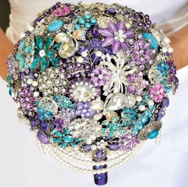 O que vocês acham dos buquês de broches?? - 12