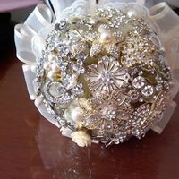 O que vocês acham dos buquês de broches?? - 6