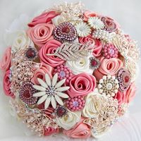 O que vocês acham dos buquês de broches?? - 11