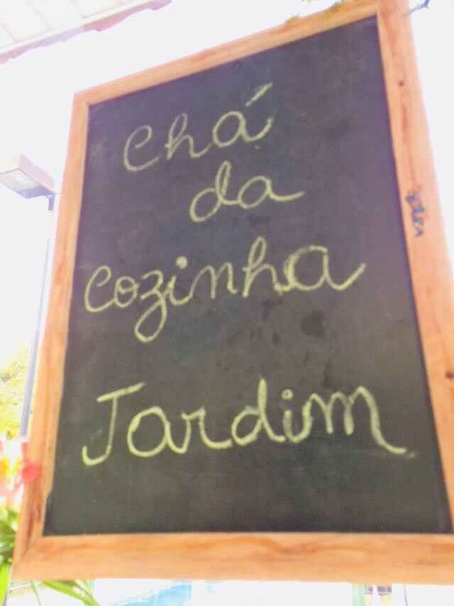 O tema do chá foi Jardim. O nome do noivo tem Jardim e eu vou colocar o sobrenome dele. 