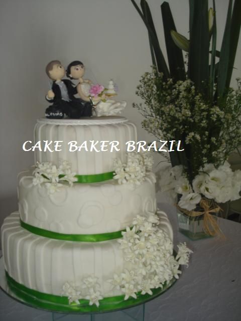 Quem vai fazer o Bolo da cor da decoração
