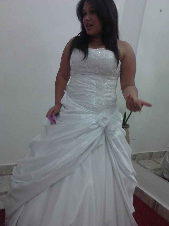 Meninas ainda estou em duvida qual vestido vou usar meu casamento ja em dezembro! Me ajudar ?