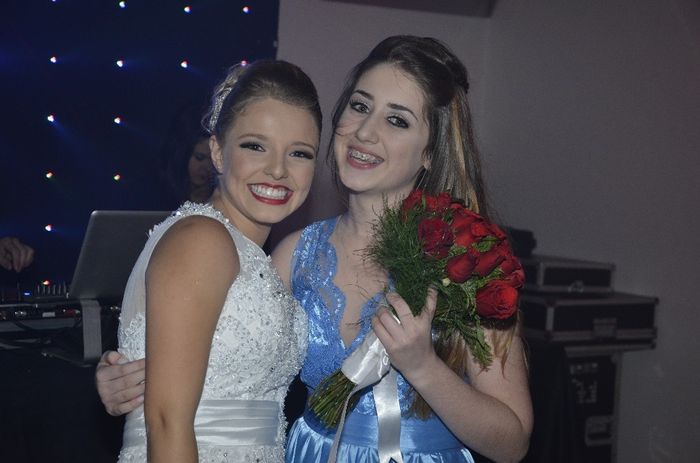 Minha sobrinha pegou o buquê. Linda 