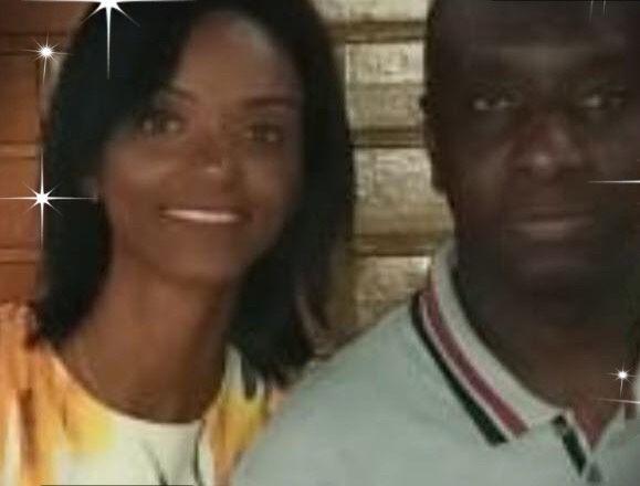 Uma foto que descreva o casal. - 4