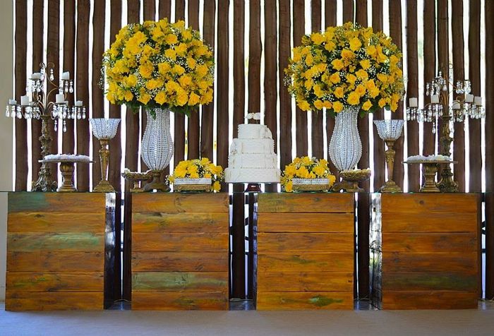 Olha essa decoração  amarela 