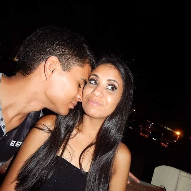 Olá! Prazer eu sou a Cássia e esse e o meu noivo Luan ^^