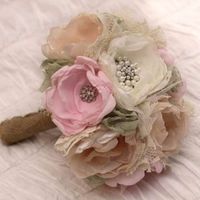 Buquê com tecido e aplicações