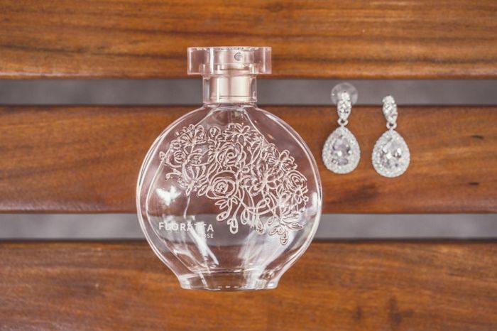 Gente, não comprei perfume caro não. Peguei o que já tinha e pronto.