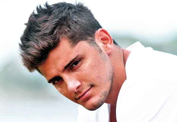 o cabelo dele não está tão parecido mais tem uns traços né?
