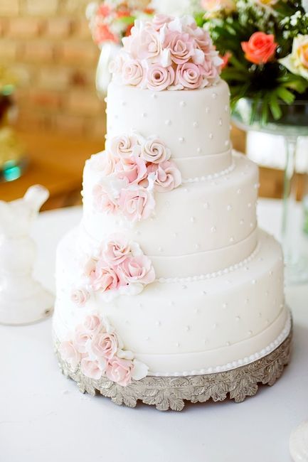 Bolo De Casamento Com Detalhes Em Rosa