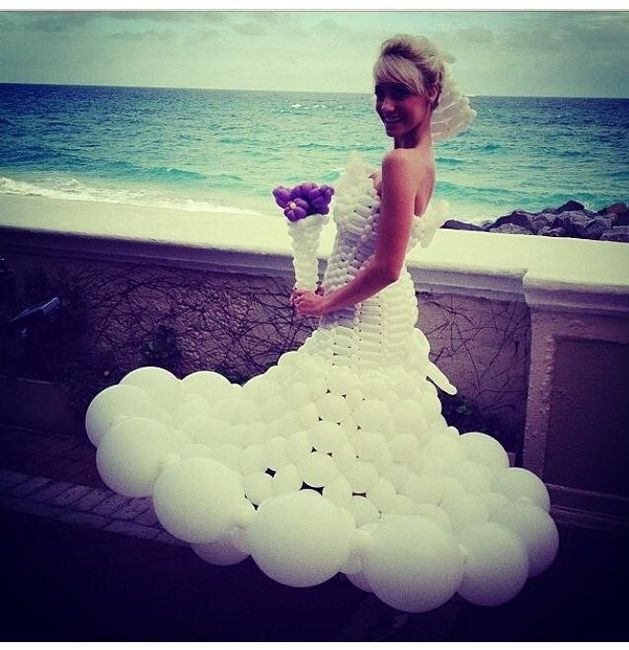 Vestido de Noiva e Buquê de Balões