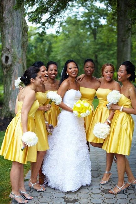 Negras de 2025 vestido amarelo