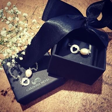 Que tal no dia do seu casamento suas madrinhas estiverem com um acessorio igual e bonito?? - 1