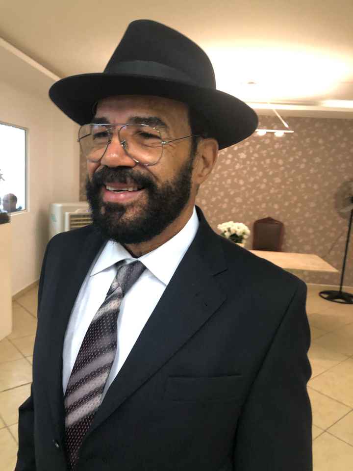 Dia dos pais 🥰meu pai no dia do nosso casamento civil 🥰ele tem 69 e é super moderno’ ansiosa para o 