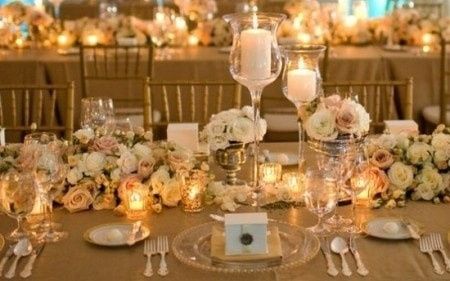 Iluminação na mesa também dará um ar de rústico romântico