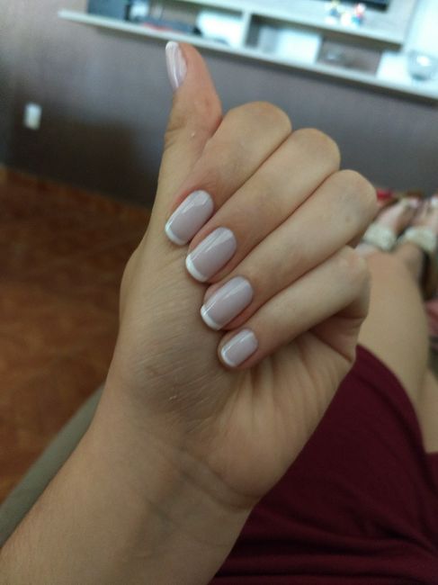 Qual melhor cor para as unhas - Tradicional (renda, francesinha) ou colorida... 1