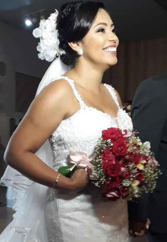 Meu buquê foi simples e lindo, com rosas mescladas 