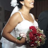 Meu buquê foi simples e lindo, com rosas mescladas 