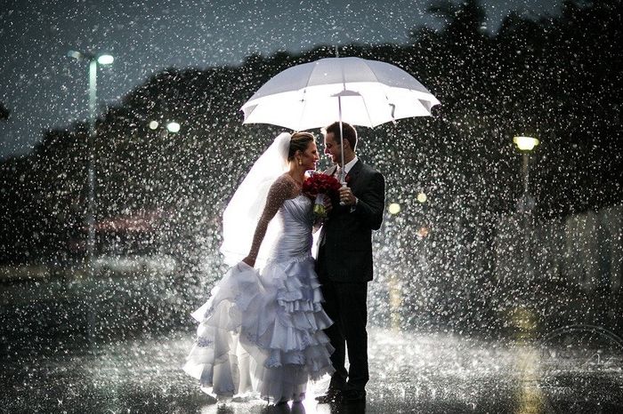 Noivos na chuva