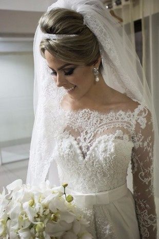C.véu alto com renda