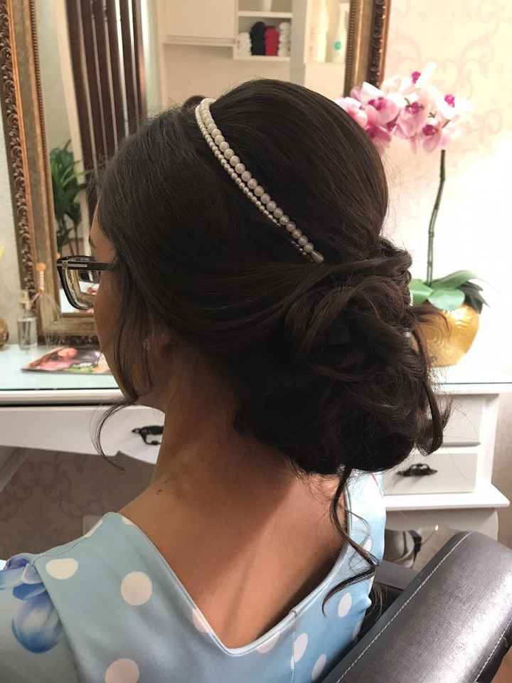 Outro lado do penteado, equivale para os 2