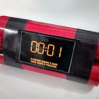 eu faço as bombas estilo dinamite e estilo granada, caso alguém queira