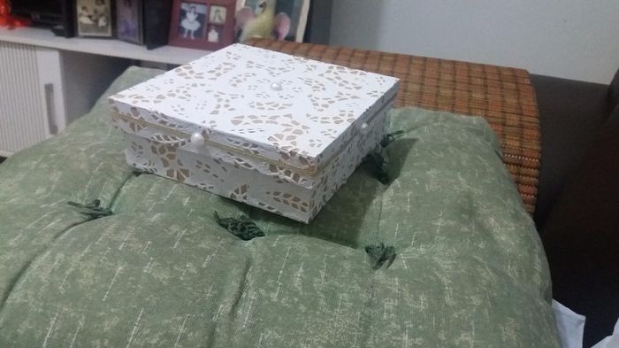 Caixinha dos pais: Essa vai ser só com a renda, as meias pérolas e a fitinha dourada.