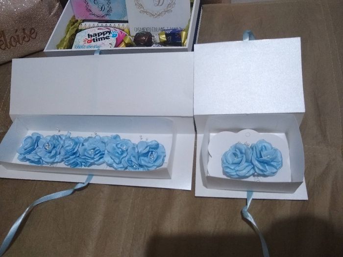 Arranjo de cabelo das daminhas maiores e das menores 