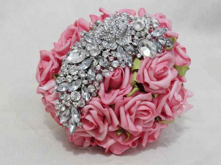 Buque de broches.  - 1