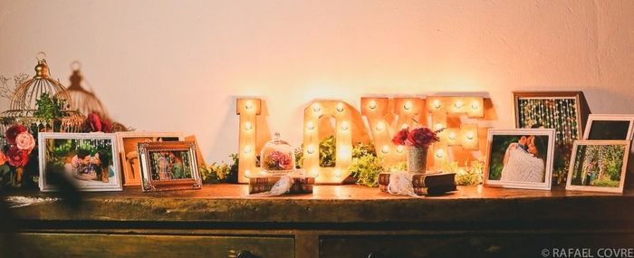 Decoração com fotos e luminaria!!