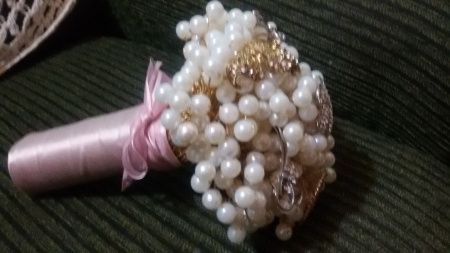 Meu Buque de perolas/ Broches