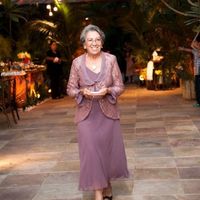 Vovó entregando as Alianças 